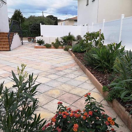 Maison De Charme Castries Exterior photo