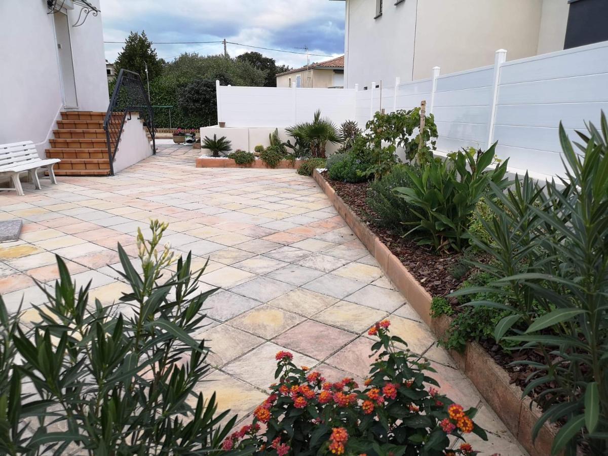 Maison De Charme Castries Exterior photo